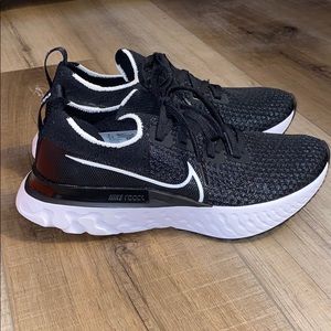 Women’s Nike sneakers